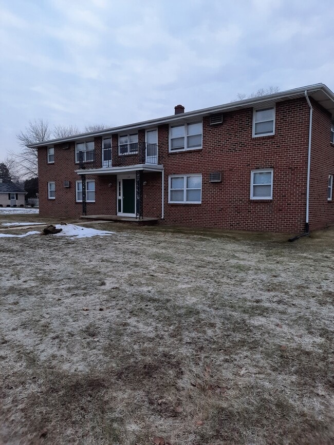 Building Photo - 1189 Cormier Rd