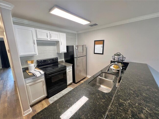 Foto del edificio - 9105 Tudor Dr