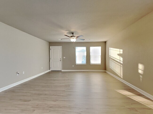 Foto del edificio - 3 BR/2BA | Newly Renovated Single Family Home | 1-Car Covered Parking | Gated backyard