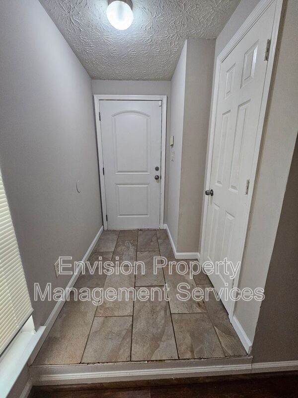 Foto del edificio - 6388 Charter Way
