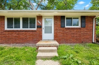 Building Photo - 3420 SW 8th St