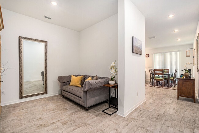 Building Photo - 1105 Lady Gouldian Ct