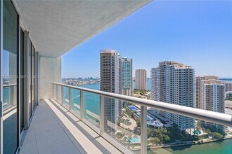 Building Photo - 475 Brickell Ave