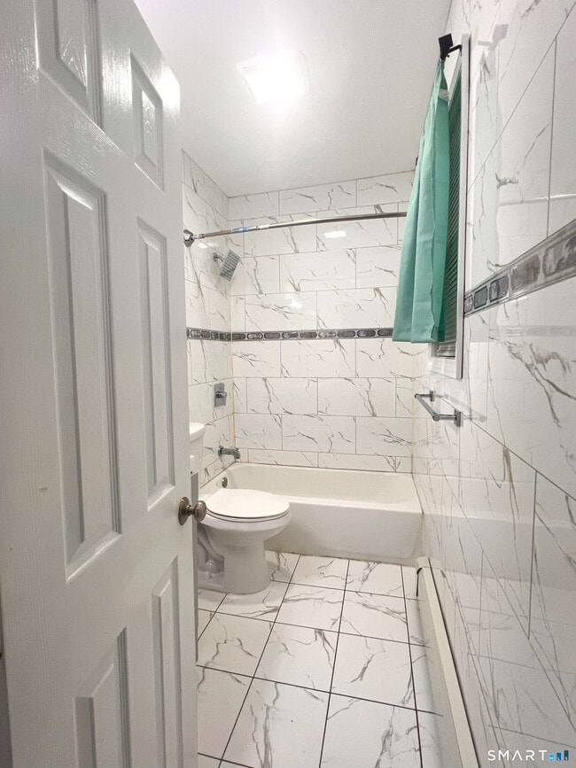 Foto del edificio - 5 Pinehurst Ave