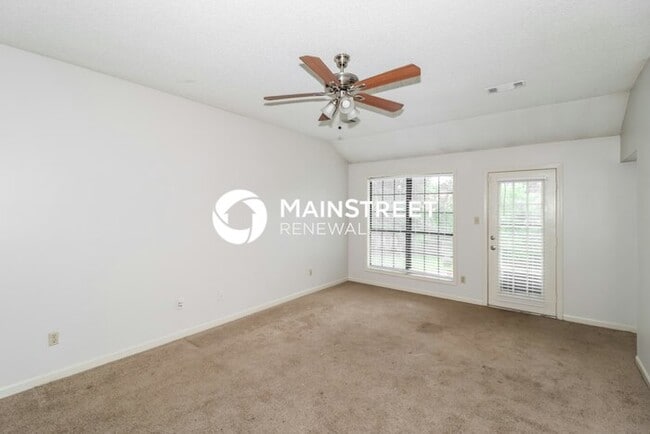 Building Photo - 3 Bedroom Pet-Friendly Home in Memphis, TN with Main Street Renewal