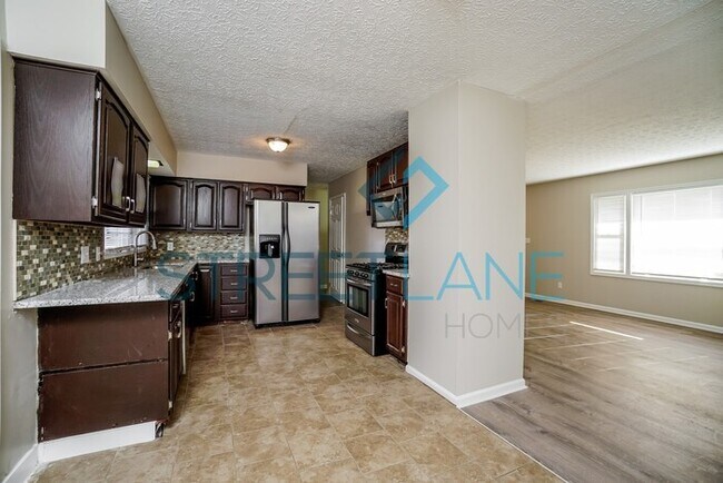 Building Photo - REDUCED! - Easter Special !!