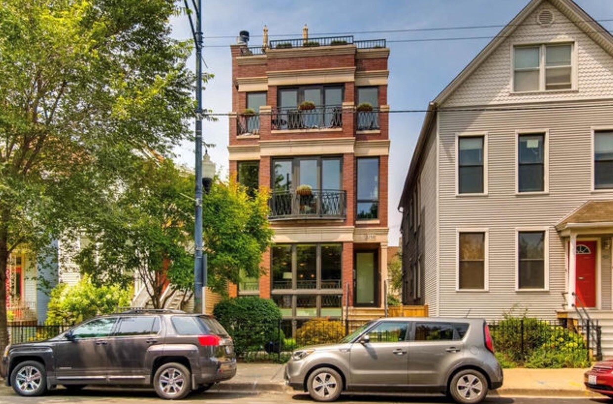 Foto principal - 3250 N Southport Ave
