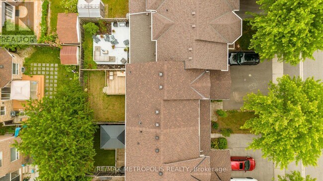 Building Photo - 2420 Baintree Crescent