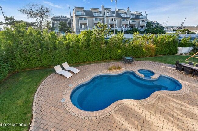 Foto del edificio - 2 Tradewinds Ln