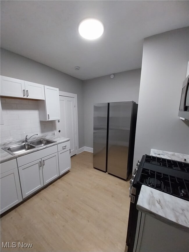 Building Photo - 1635 Hillcrest Rd