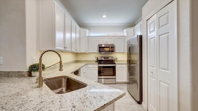 Building Photo - 23972 Skyflower Ct