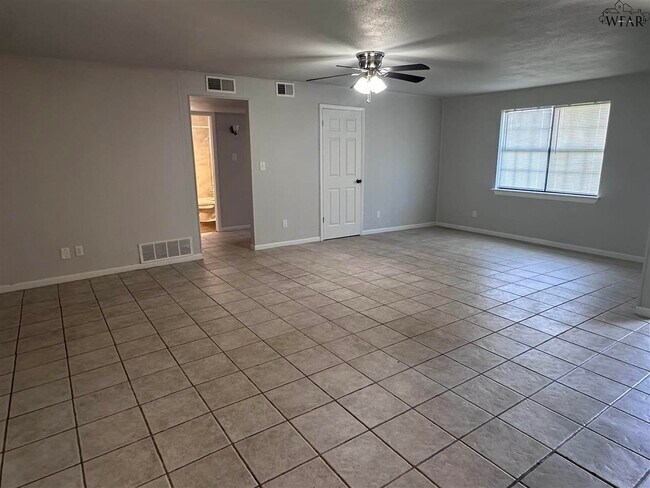 Foto del edificio - 4638 Cascades Dr