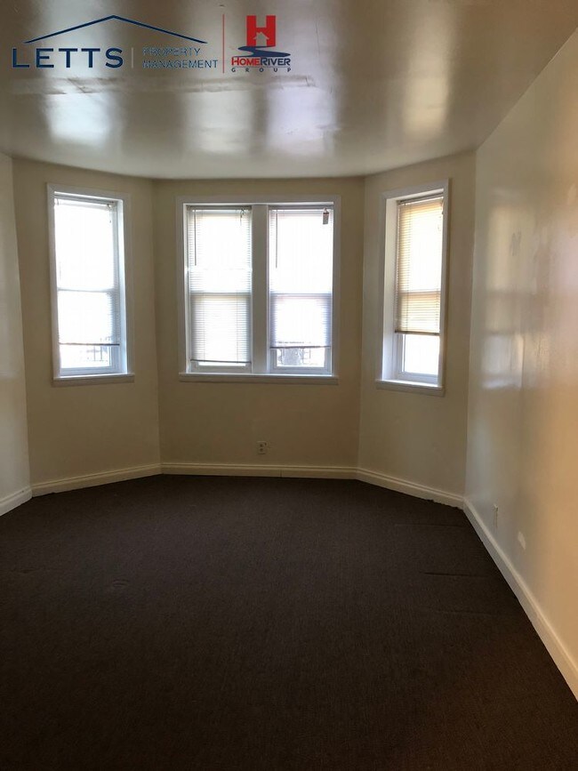 Building Photo - Spacious 1 bedroom 1 bath on first floor