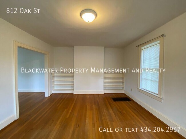 Foto del edificio - Duplex Townhouse Available in Bedford