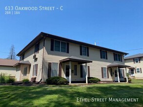 Building Photo - 613 Oakwood St