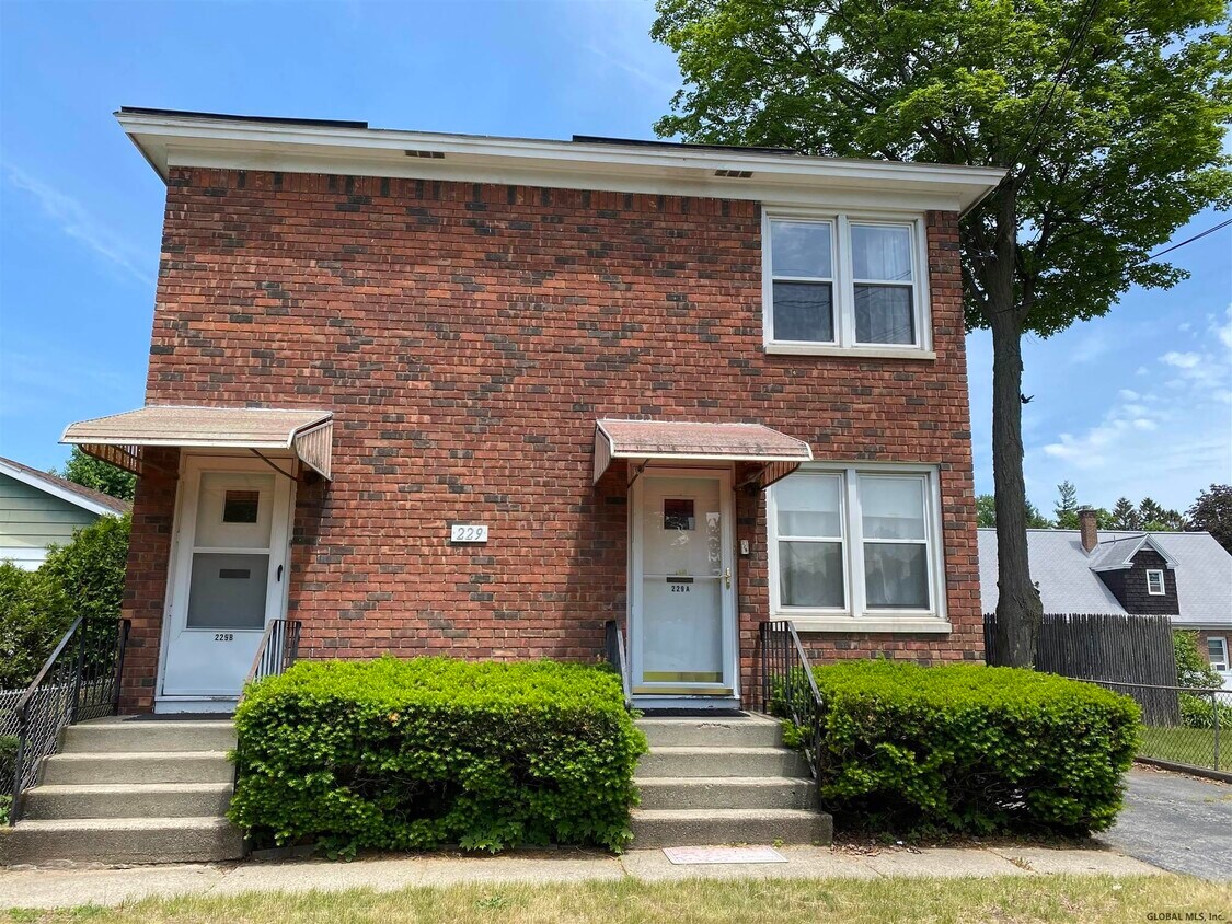 Primary Photo - 229 Berkshire Blvd
