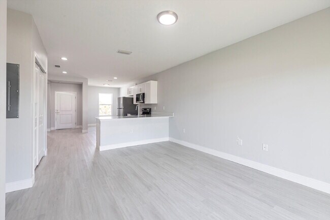 Building Photo - BRAND NEW Construction, 3 bed / 2 bath Rent-Ready Home in Port Charlotte!