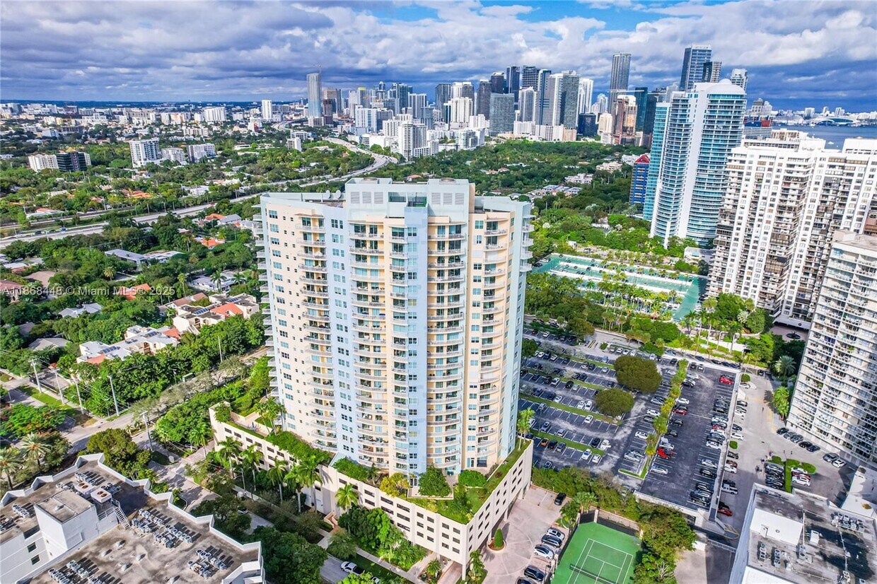 Foto principal - 2475 Brickell Ave