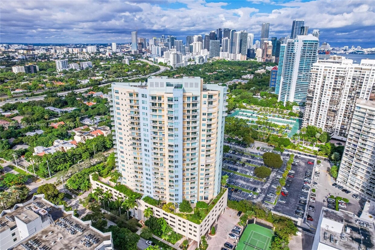 Primary Photo - 2475 Brickell Ave