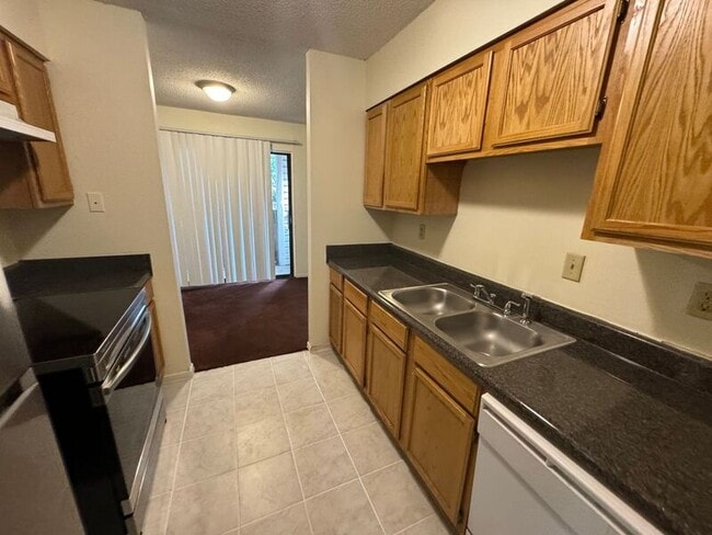 Building Photo - 5660 Los Gatos Dr