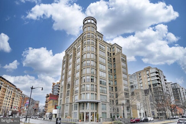 Foto del edificio - 301 Massachusetts Ave NW