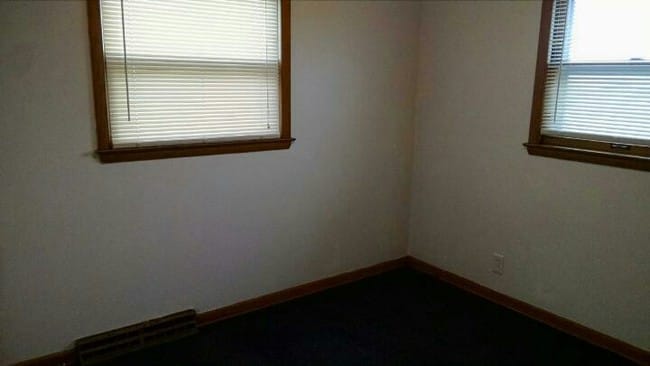 Building Photo - 2600 W. Holt Ave. - 2 Bedroom Upper