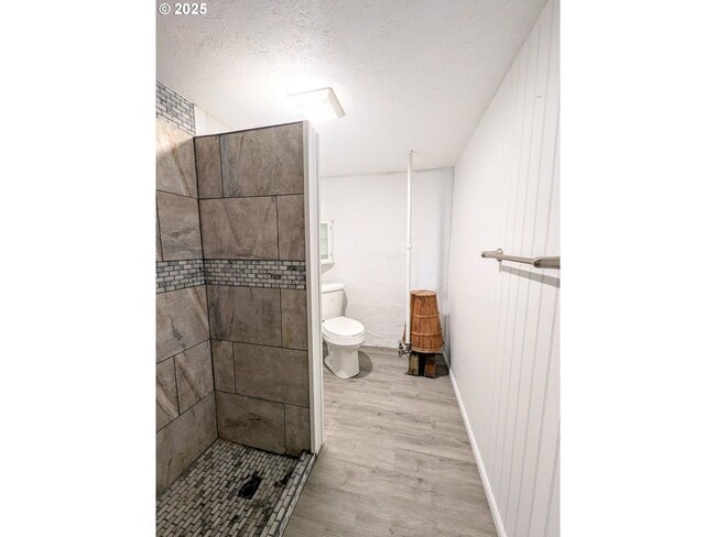 Building Photo - Craftsman style custom home in downtown La Grande