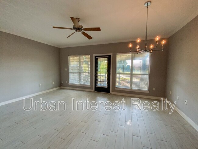 Foto del edificio - 421 Twin Lakes Ln