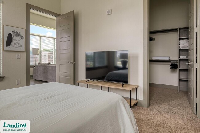 Foto del edificio - 300 Enclave Dr