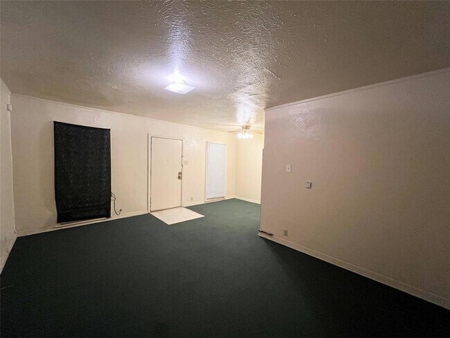 Foto del edificio - 2330 Seevers Ave
