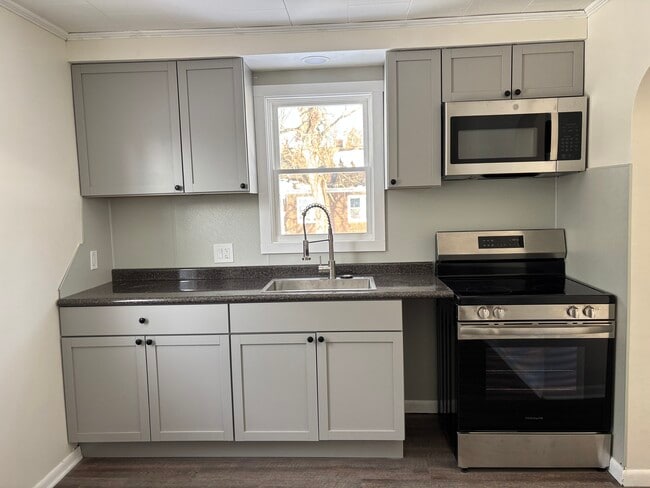 Building Photo - 311 Main St