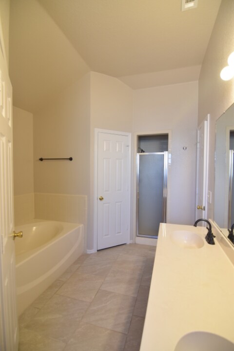 Foto del edificio - 3806 Fabianna Dr