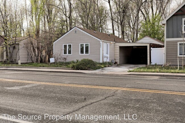 Building Photo - 2 br, 1 bath House - 403 E 1st Street