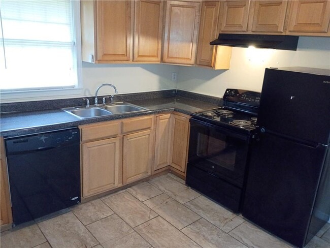 Building Photo - 8 Carver Rd