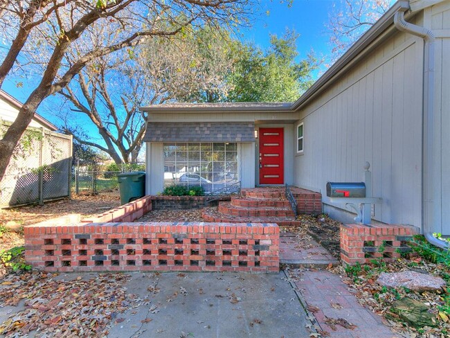 Building Photo - 816 S Santa Fe Dr