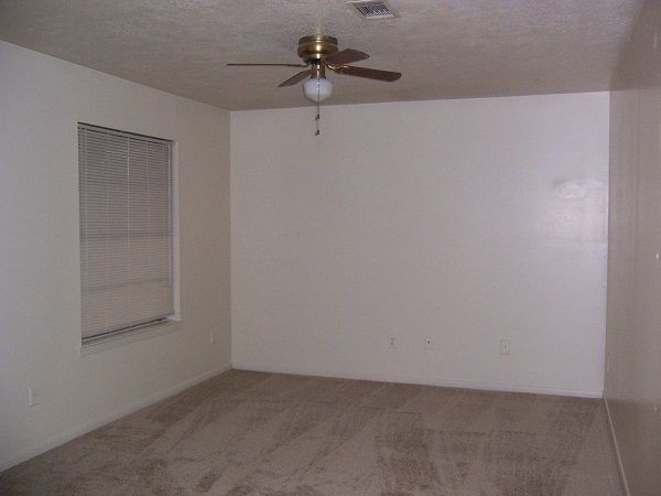 Building Photo - 1024 Navarro Dr