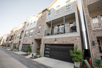 Building Photo - 2522 El Camino Ln