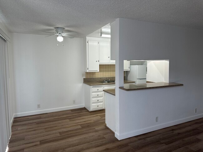 Foto del edificio - 1718 S Barrington Ave