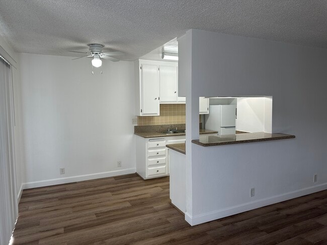 Building Photo - 1718 S Barrington Ave