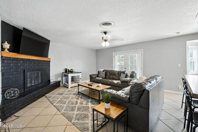 Building Photo - 329 Sereno Dr
