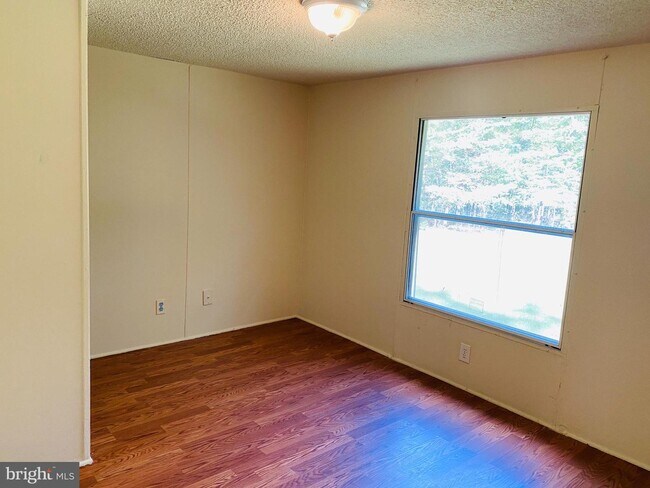 Foto del edificio - 9037 Fox Run Dr