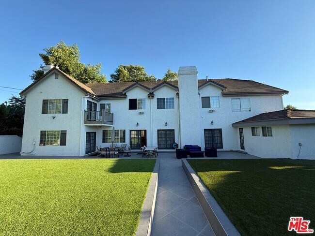 Foto del edificio - 17153 Rayen St