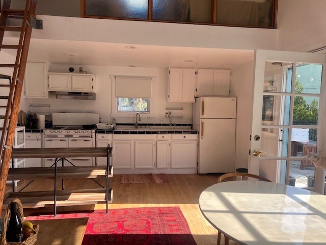 Kitchen area - 2230 5th St