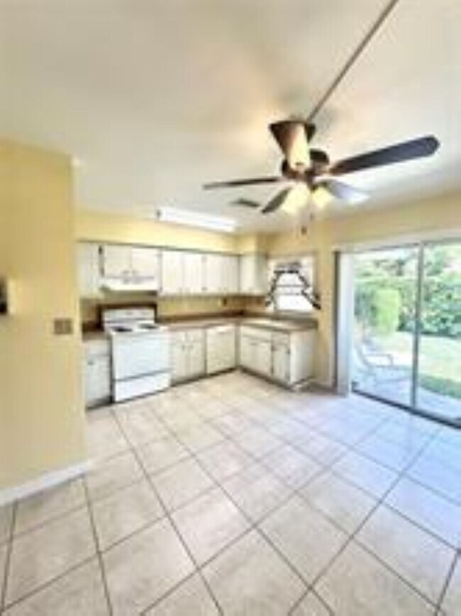 Foto del edificio - 2719 NE 32nd St