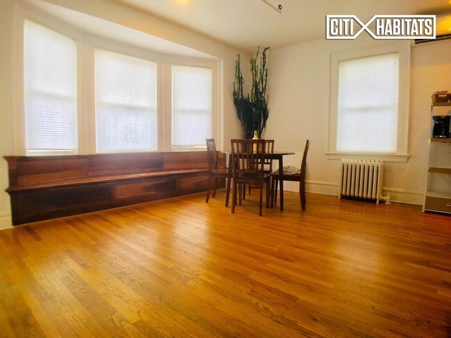 Foto del edificio - 14702 Newport Ave