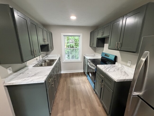 Building Photo - 909 Blue Ridge Dr