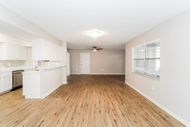 Building Photo - 4938 Hidden Hills Dr