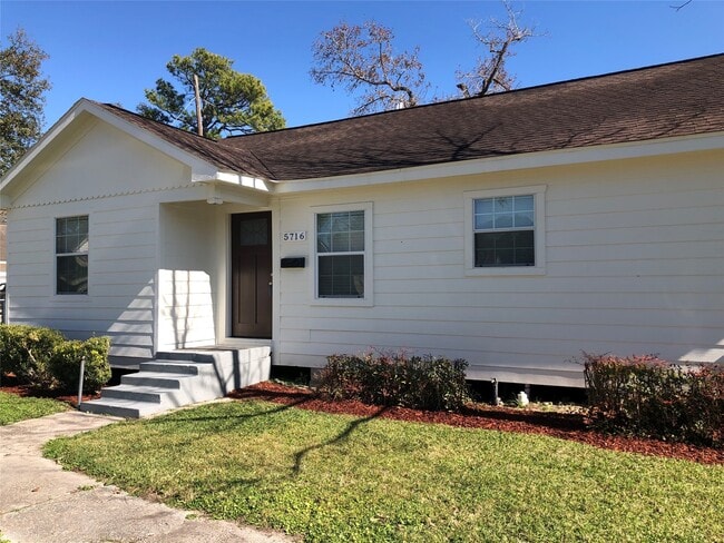 Building Photo - 5716 Robertson St