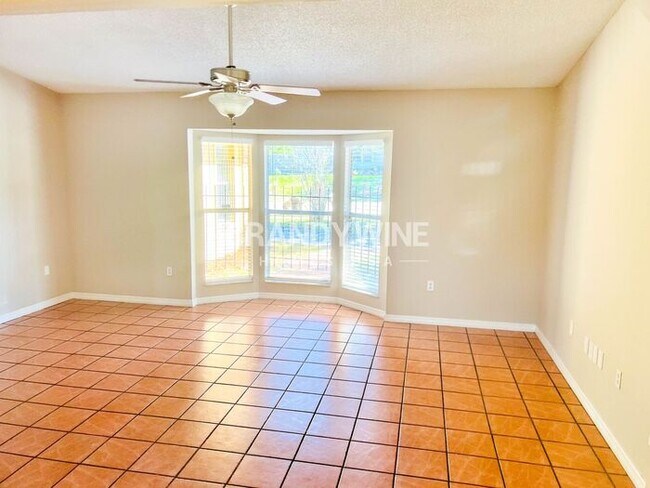 Building Photo - Village Green in West Orlando!