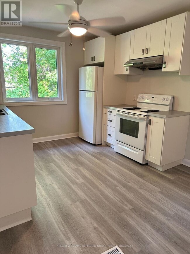 Building Photo - 407 Woodbine Ave